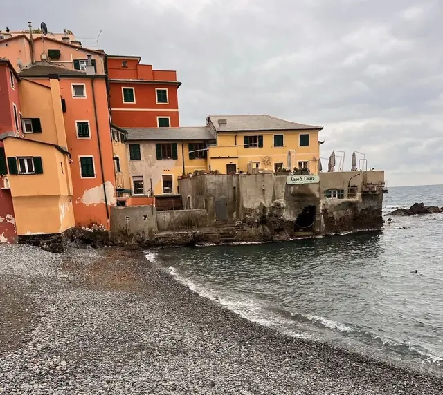 Boccadasse in Genova: coloured houses beside the sea